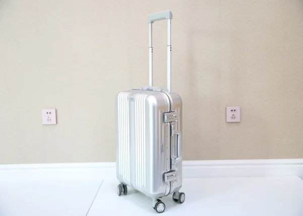 Suitcase - Anodized aluminum finish