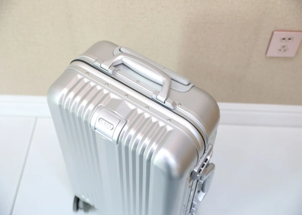 Suitcase - Anodized aluminum finish